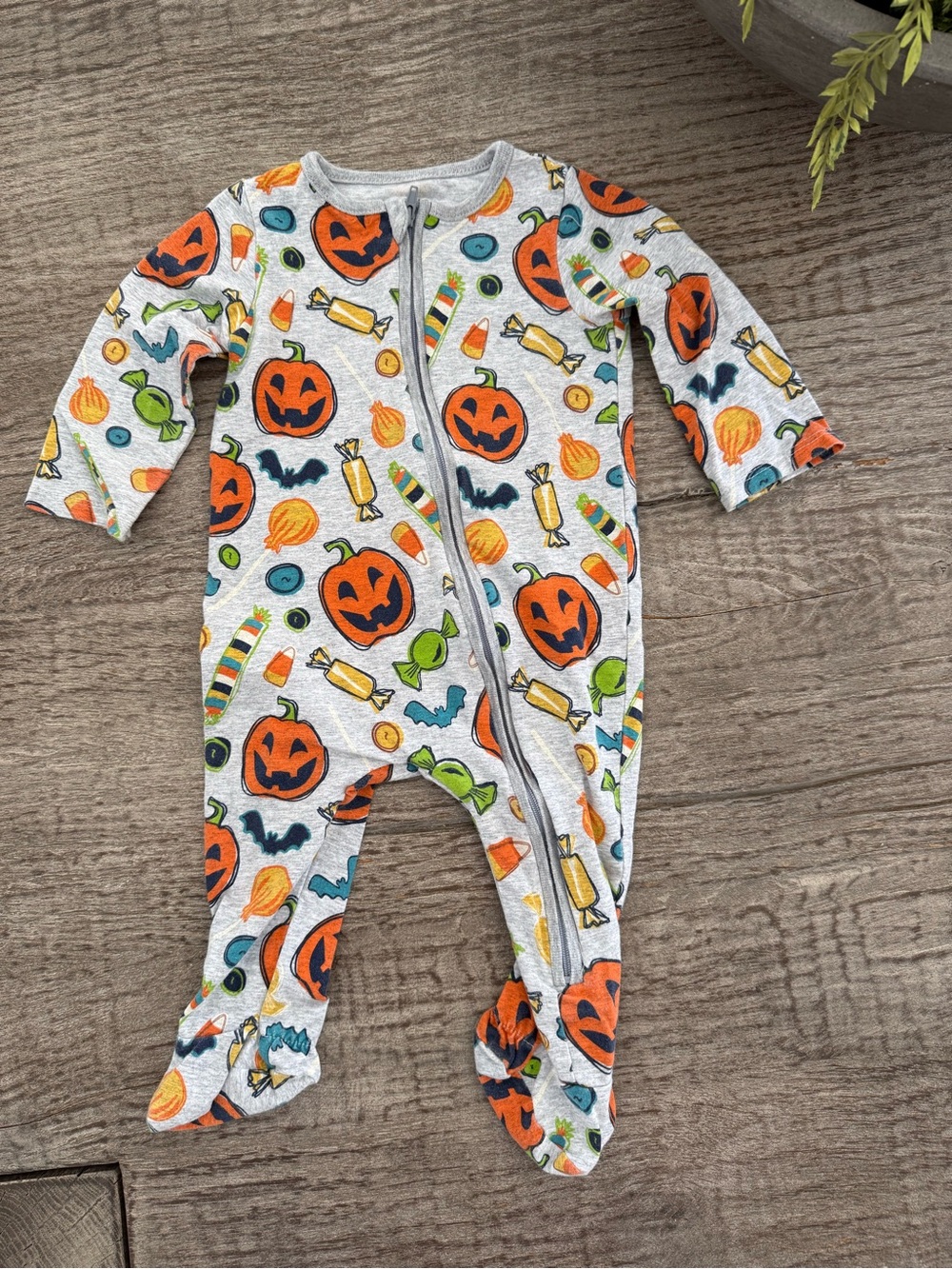 Mud Pie Halloween footie pajamas size 6-9 months